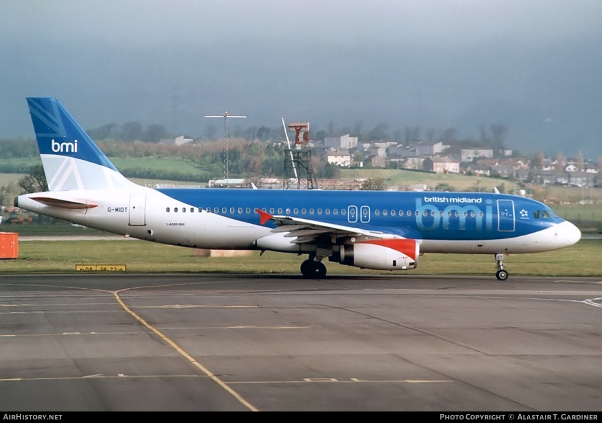 Aircraft Photo of G-MIDT | Airbus A320-232 | BMI - British Midland International | AirHistory.net #611170
