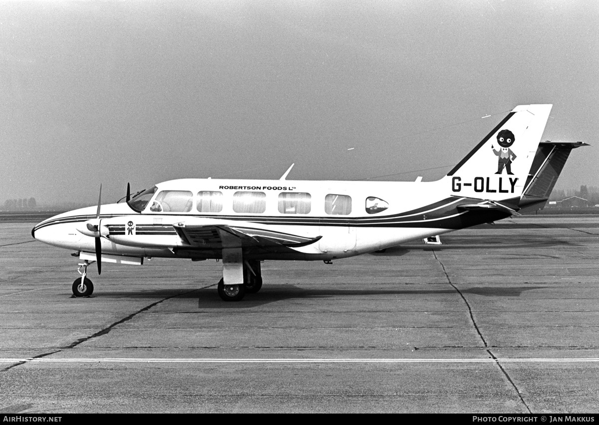 Aircraft Photo of G-OLLY | Piper PA-31-350 Navajo Chieftain | Robertson Foods | AirHistory.net #611206