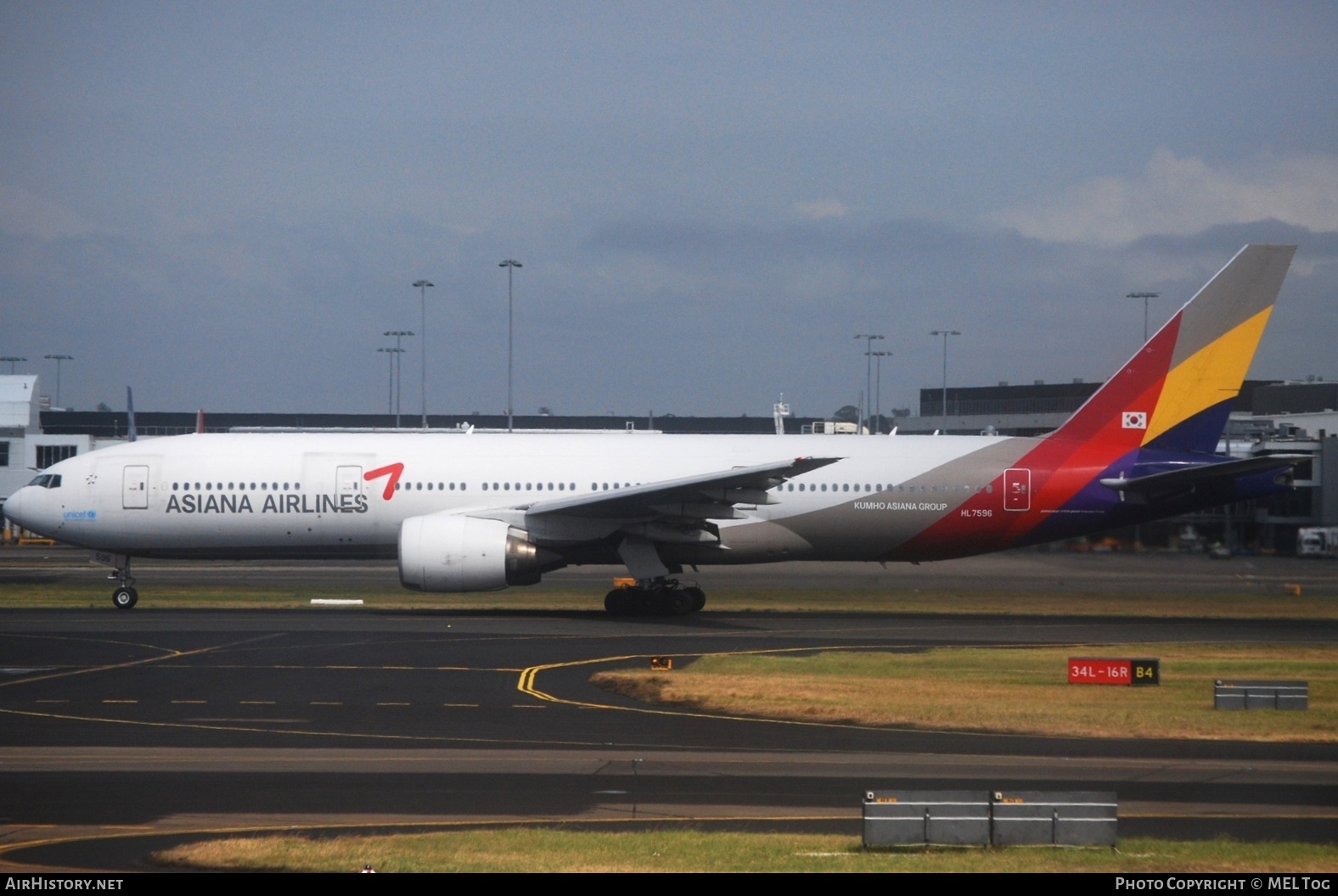 Aircraft Photo of HL7596 | Boeing 777-28E/ER | Asiana Airlines | AirHistory.net #611704