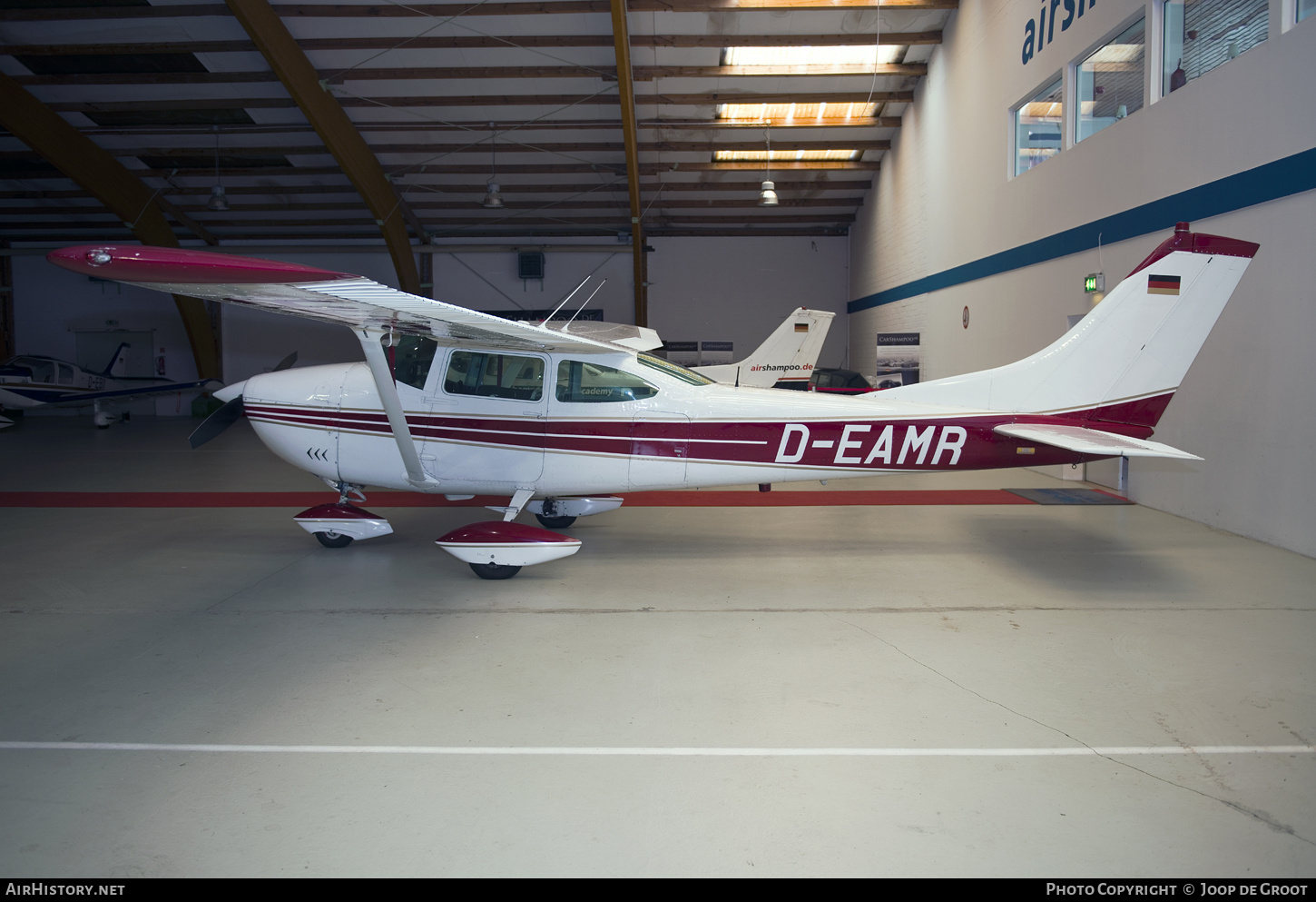 Aircraft Photo of D-EAMR | Cessna 182J Skylane | AirHistory.net #612052