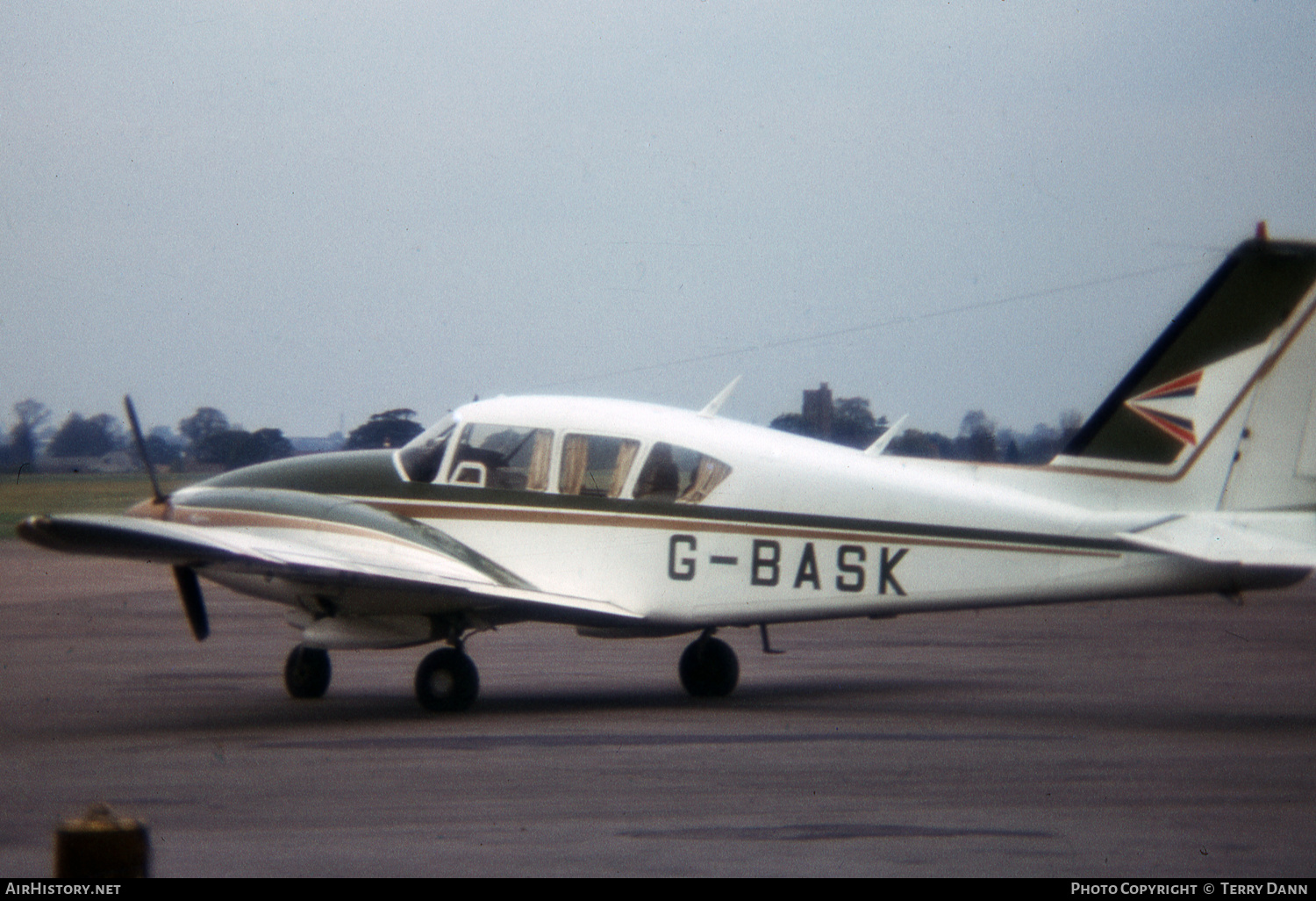 Aircraft Photo of G-BASK | Piper PA-E23-250 Aztec E | AirHistory.net #612065