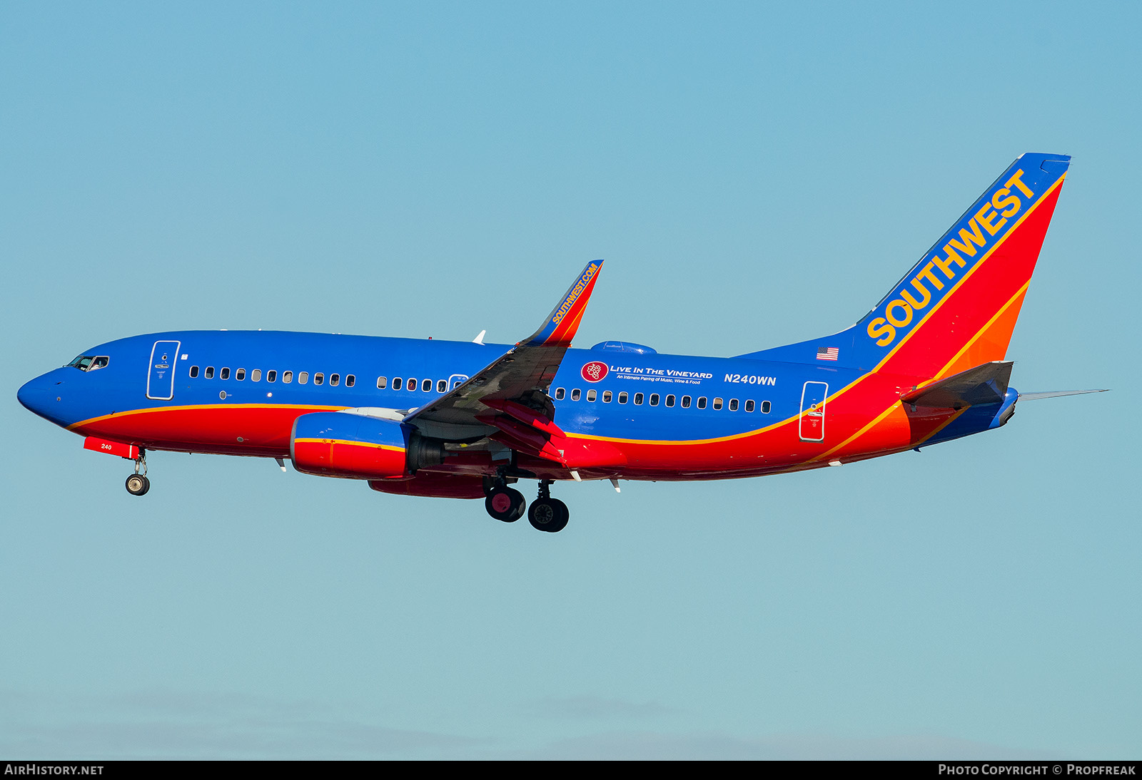 Aircraft Photo of N240WN | Boeing 737-7H4 | Southwest Airlines | AirHistory.net #612187