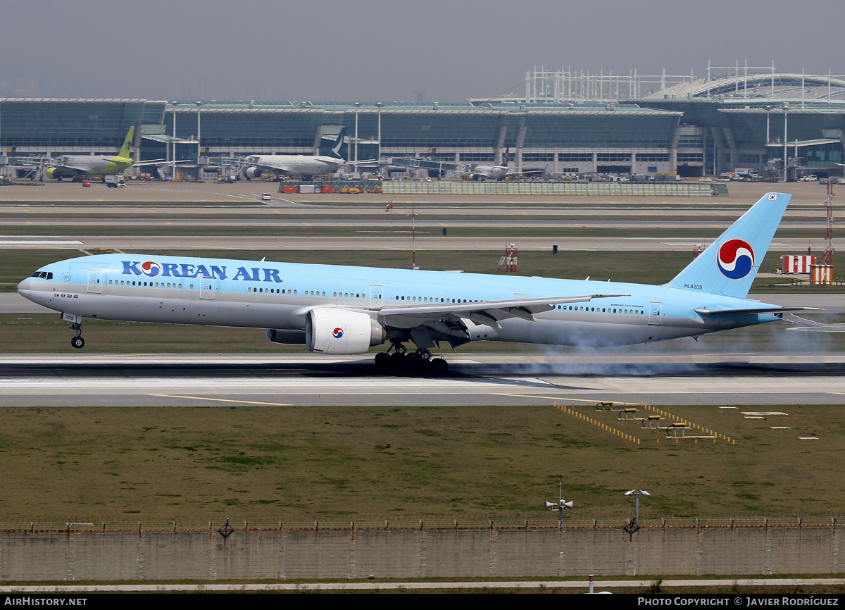 Aircraft Photo of HL8209 | Boeing 777-3B5/ER | Korean Air | AirHistory.net #612337