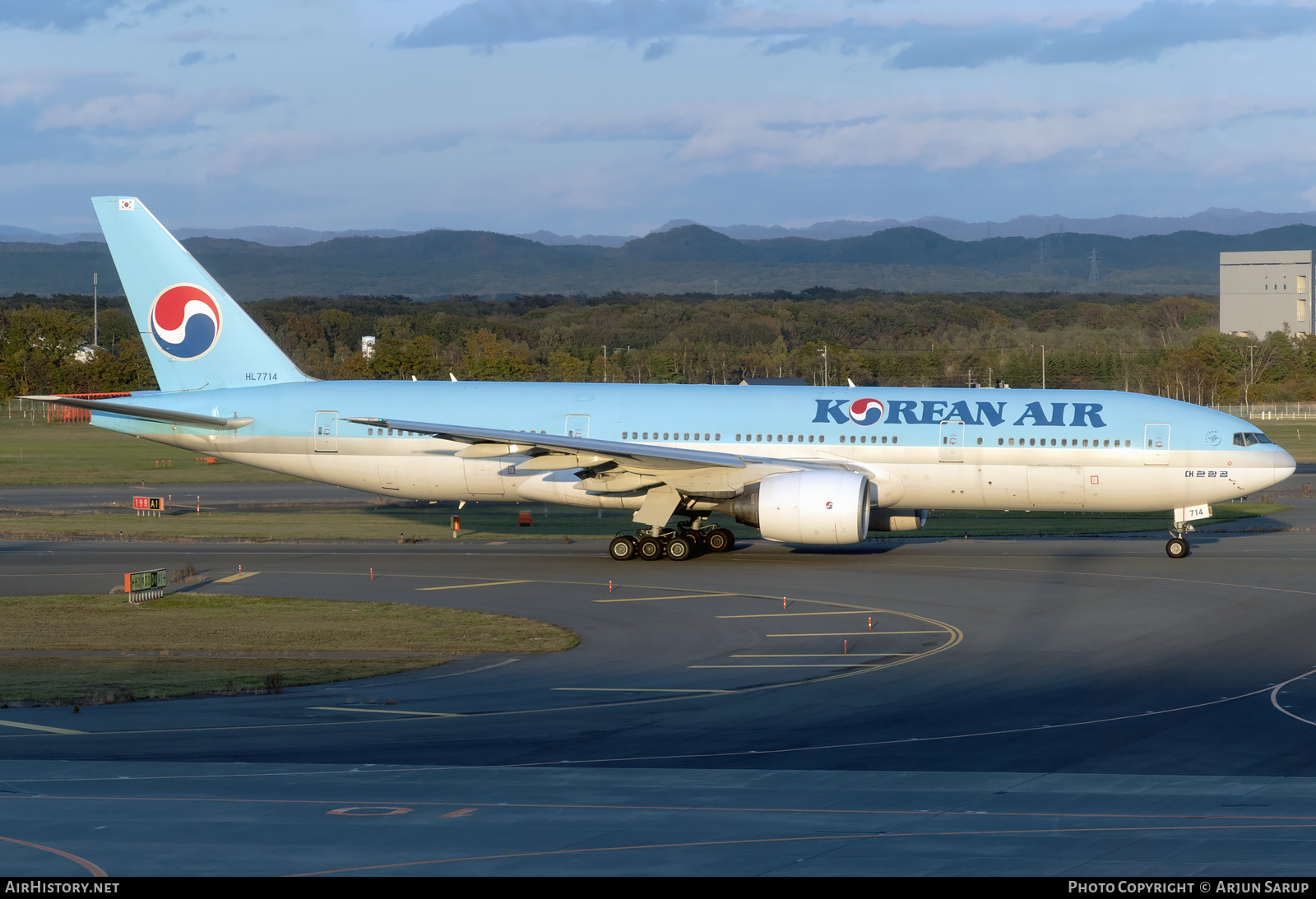 Aircraft Photo of HL7714 | Boeing 777-2B5/ER | Korean Air | AirHistory.net #612356