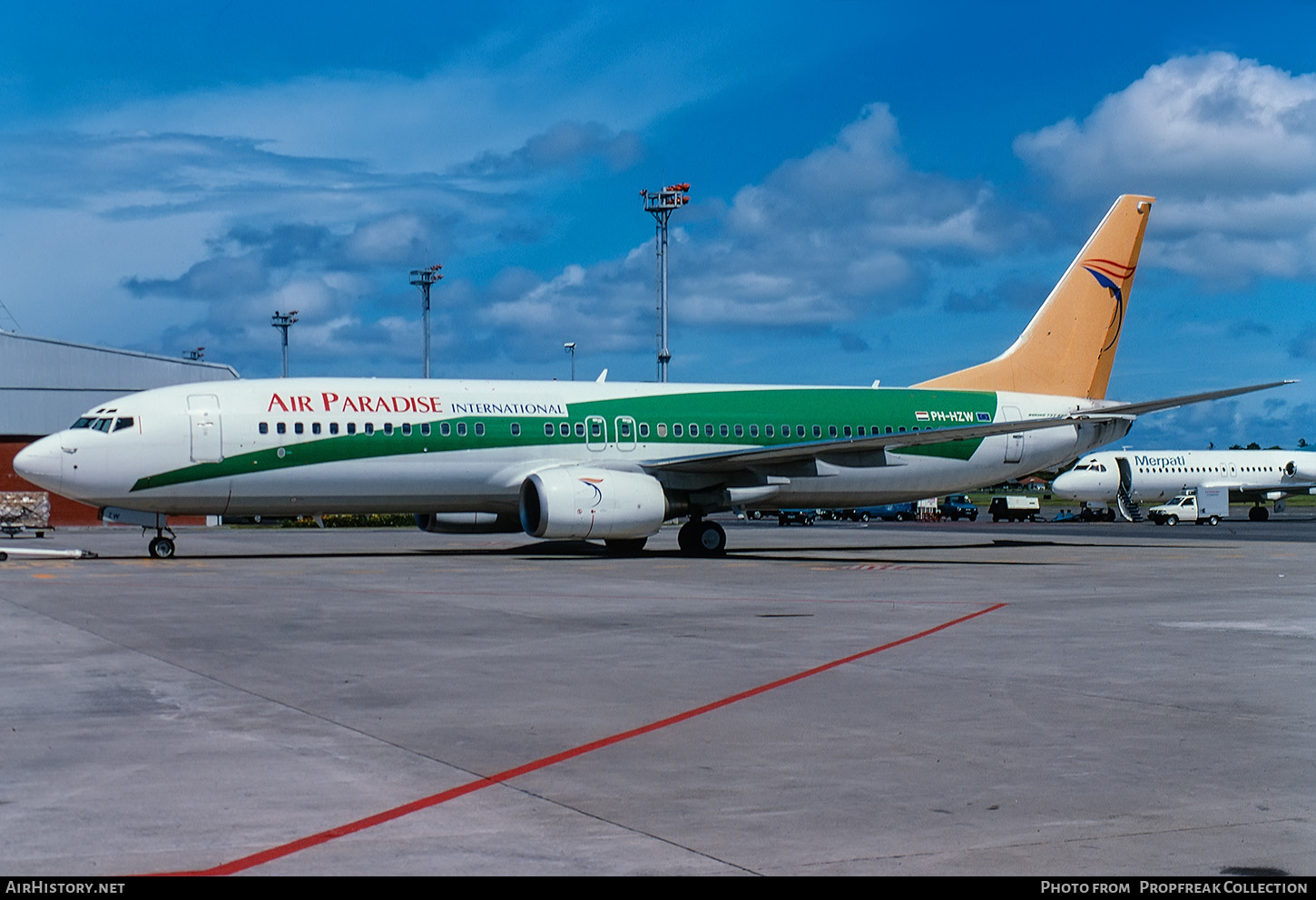 Aircraft Photo of PH-HZW | Boeing 737-8K2 | Air Paradise International | AirHistory.net #612613