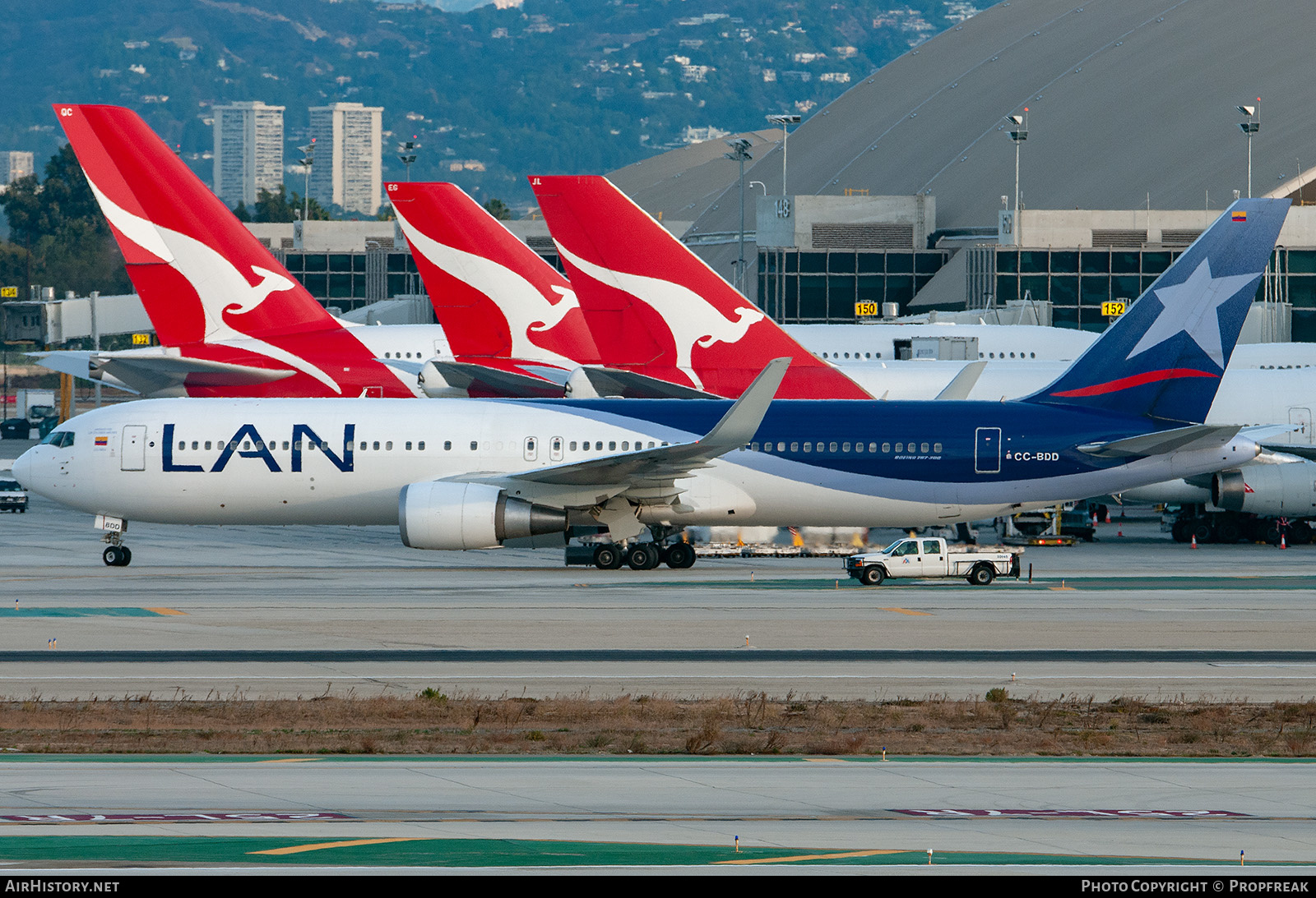 Aircraft Photo of CC-BDD | Boeing 767-316/ER | LAN Airlines - Línea Aérea Nacional | AirHistory.net #612621