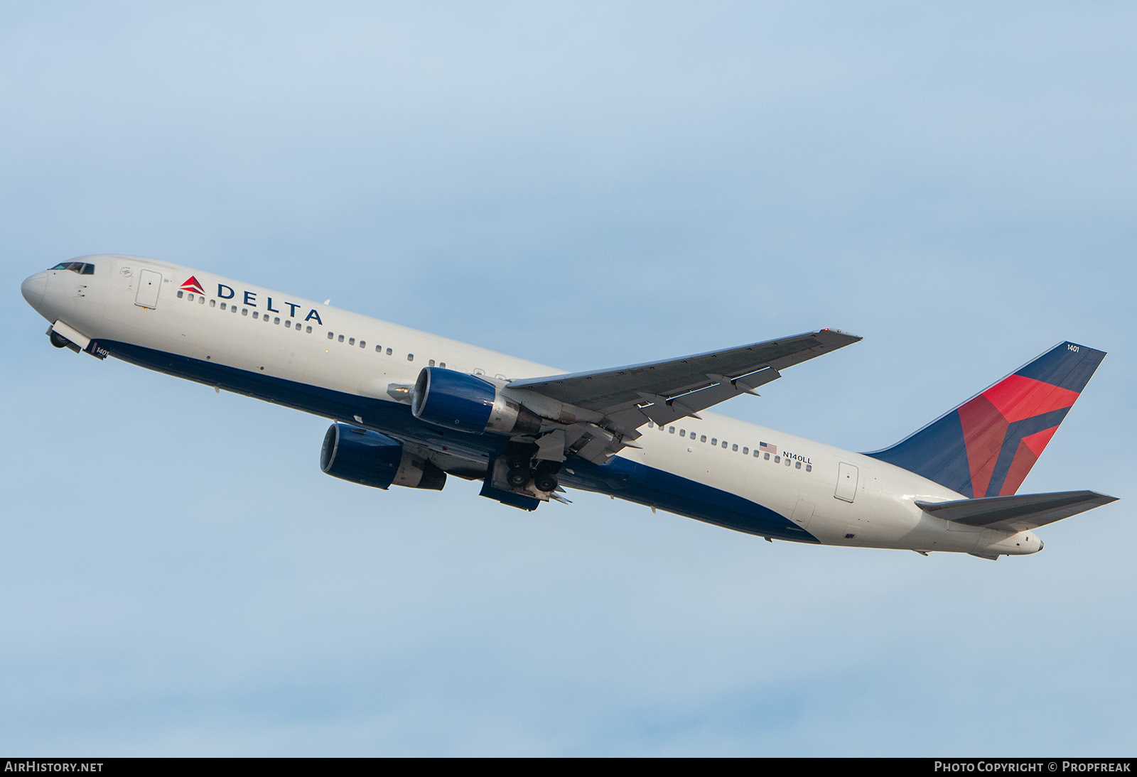 Aircraft Photo of N140LL | Boeing 767-332 | Delta Air Lines | AirHistory.net #612632