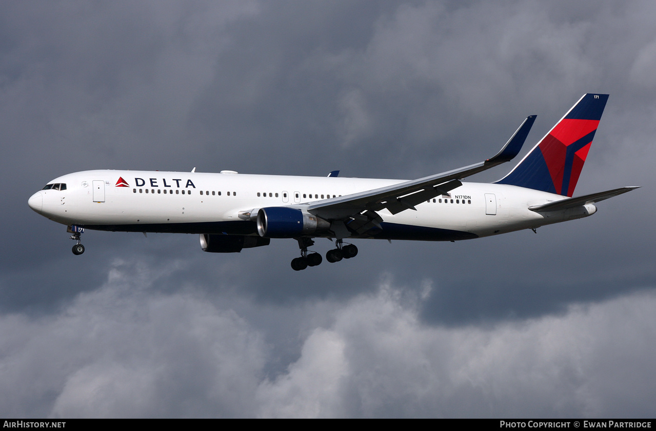 Aircraft Photo of N171DN | Boeing 767-332/ER | Delta Air Lines | AirHistory.net #612765