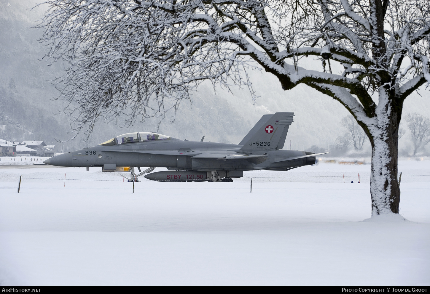 Aircraft Photo of J-5232 | McDonnell Douglas F/A-18D Hornet | Switzerland - Air Force | AirHistory.net #612796