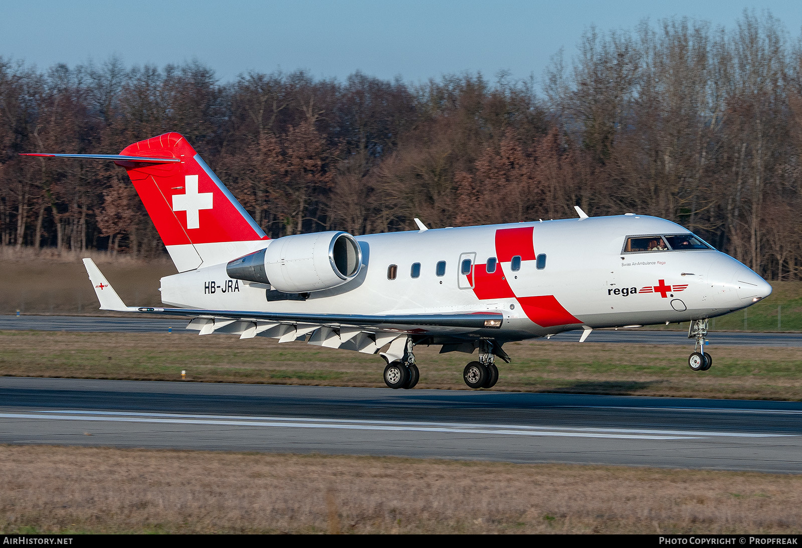 Aircraft Photo of HB-JRA | Bombardier Challenger 604 (CL-600-2B16) | REGA - Swiss Air Ambulance | AirHistory.net #612862