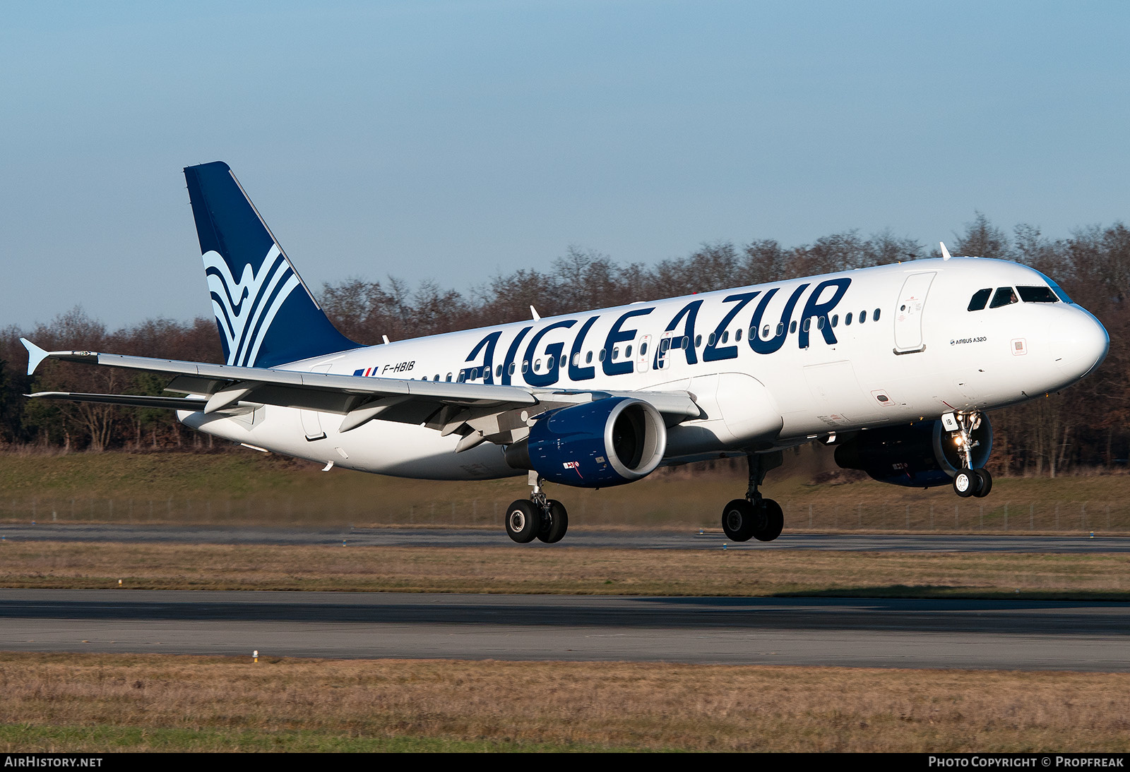 Aircraft Photo of F-HBIB | Airbus A320-214 | Aigle Azur | AirHistory.net #612870