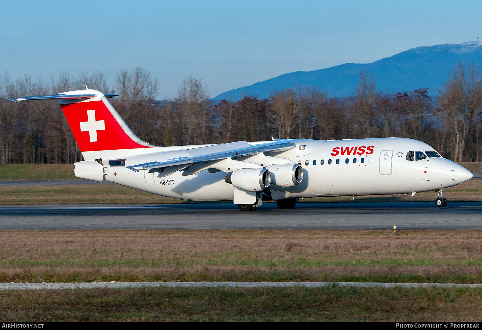Aircraft Photo of HB-IXT | British Aerospace Avro 146-RJ100 | Swiss International Air Lines | AirHistory.net #612882