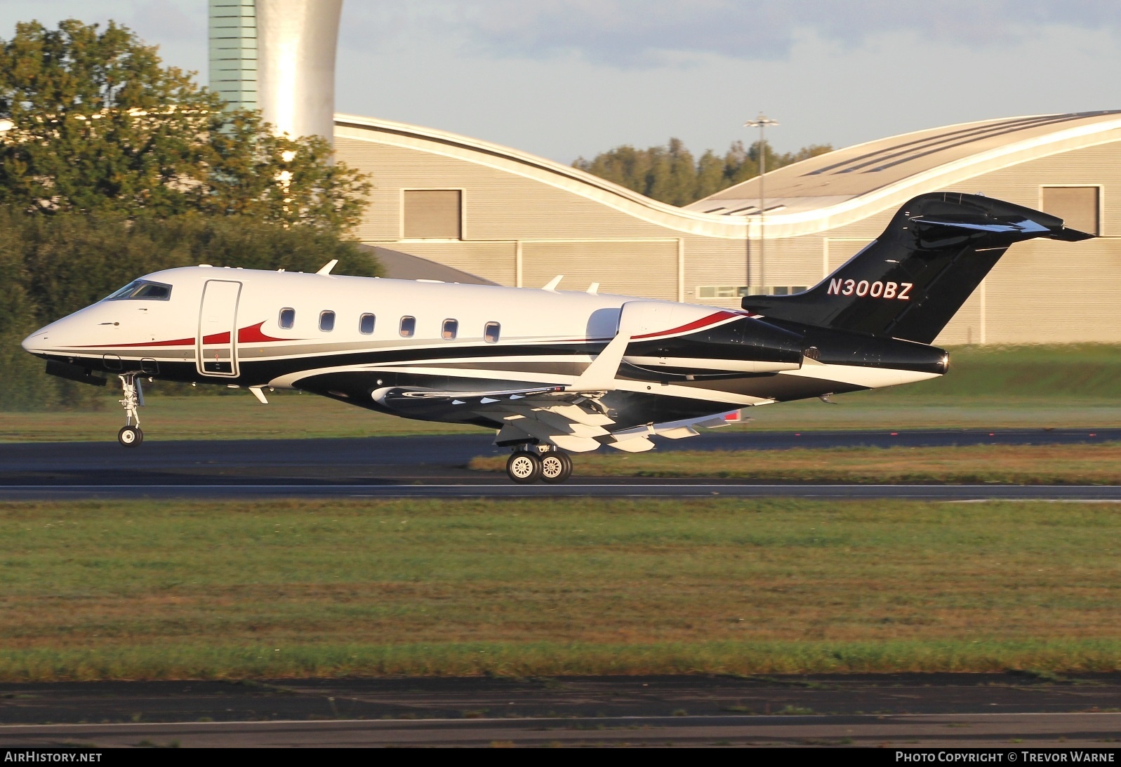 Aircraft Photo of N300BZ | Bombardier Challenger 300 (BD-100-1A10) | AirHistory.net #613000