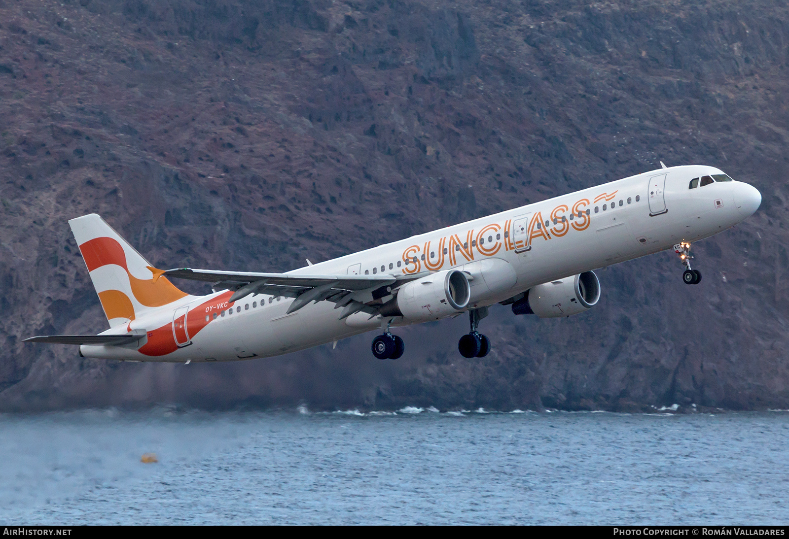Aircraft Photo of OY-VKC | Airbus A321-211 | Sunclass Airlines | AirHistory.net #613093