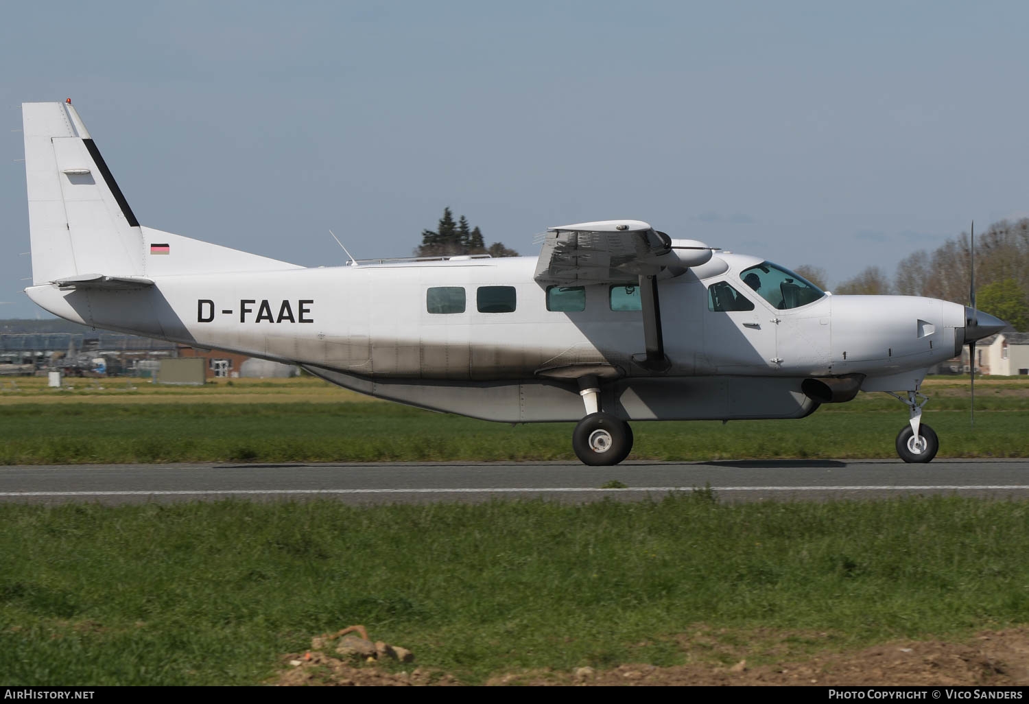 Aircraft Photo of D-FAAE | Cessna 208B Texas Turbine Supervan 900 | Parachutisme Paris Péronne | AirHistory.net #613118