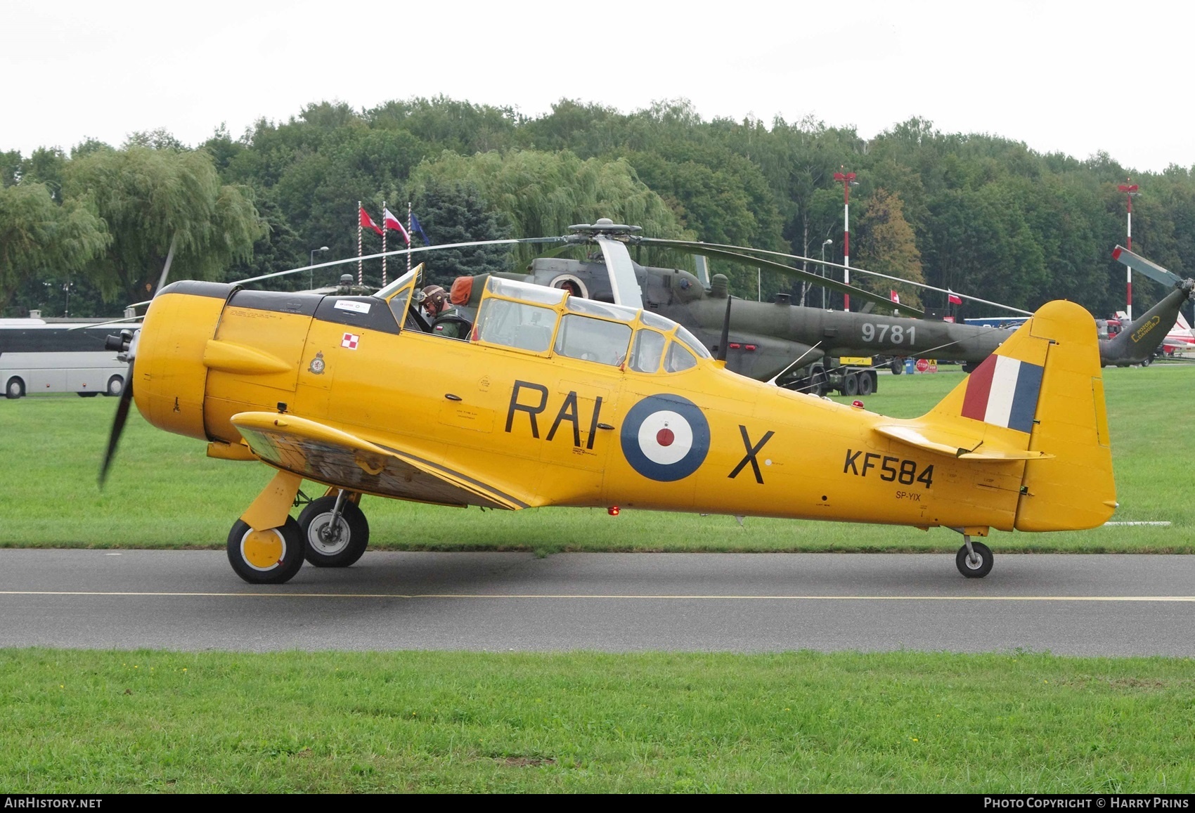 Aircraft Photo of SP-YIX / KF584 | North American T-6J Harvard Mk IV | UK - Air Force | AirHistory.net #613287