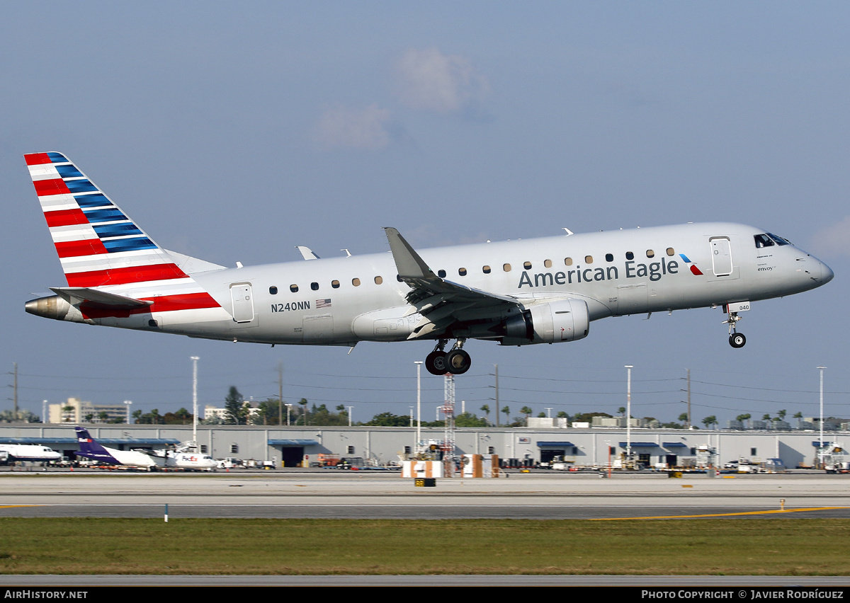 Aircraft Photo of N240NN | Embraer 175LR (ERJ-170-200LR) | American Eagle | AirHistory.net #613393