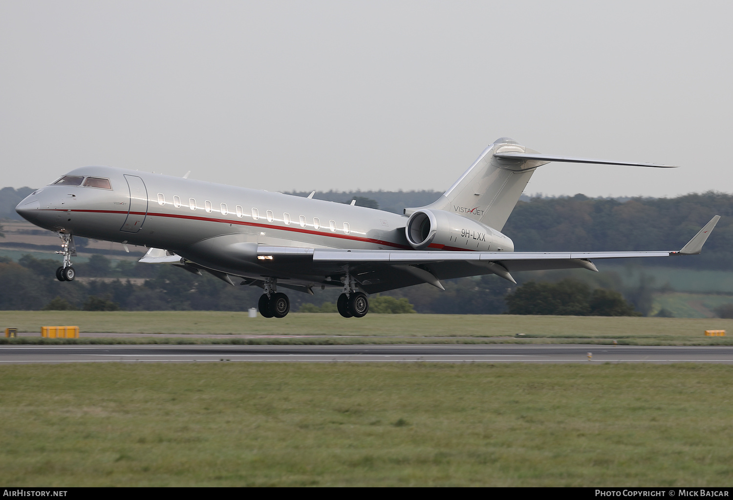 Aircraft Photo of 9H-LXX | Bombardier Global Express XRS (BD-700-1A10) | VistaJet | AirHistory.net #613412