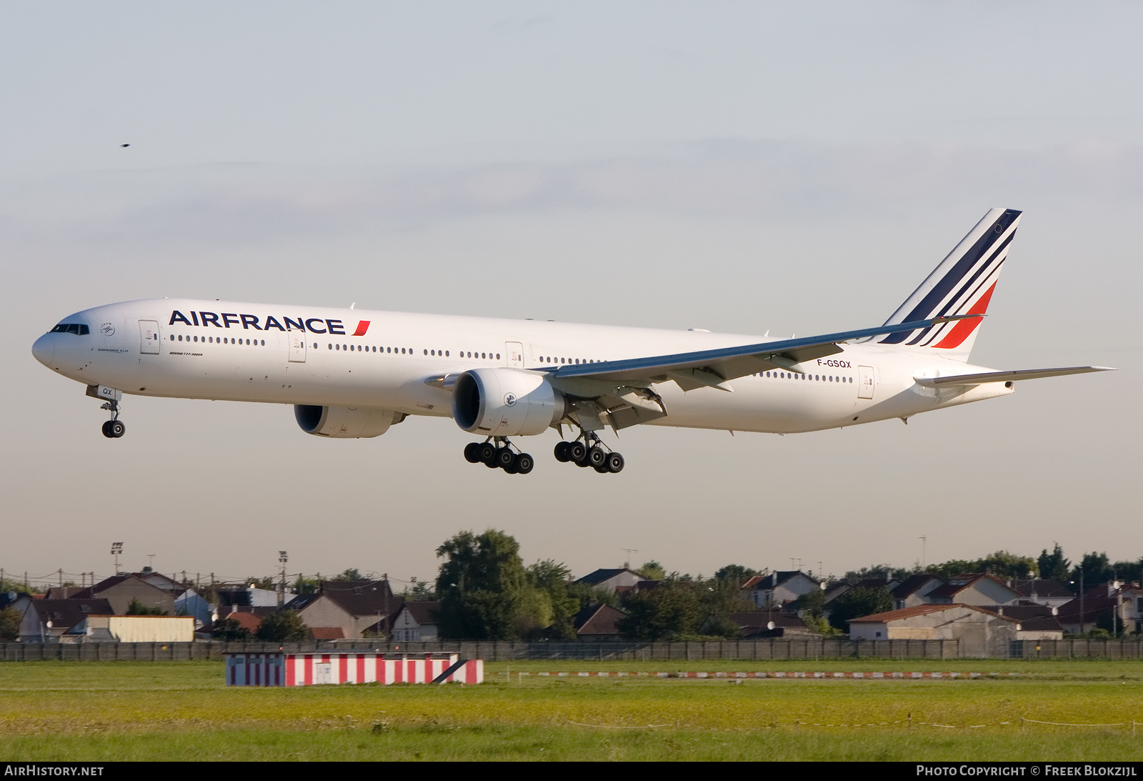 Aircraft Photo of F-GSQX | Boeing 777-328/ER | Air France | AirHistory.net #613429