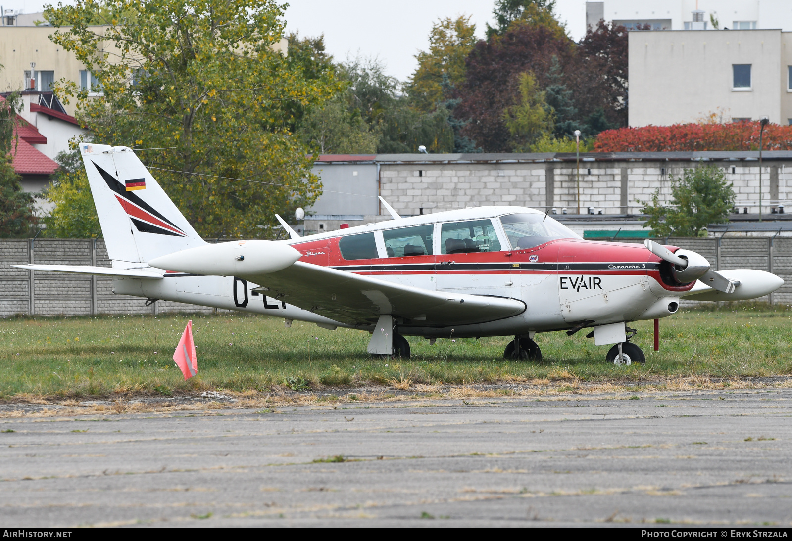 Aircraft Photo of D-EPMM | Piper PA-24-260 Comanche B | EVAir Organizacja Szkolenia Lotniczego | AirHistory.net #613637