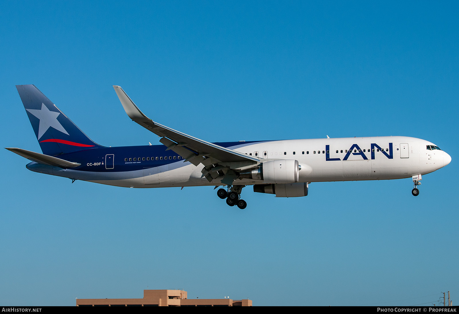 Aircraft Photo of CC-BDF | Boeing 767-316/ER | LAN Airlines - Línea Aérea Nacional | AirHistory.net #613786