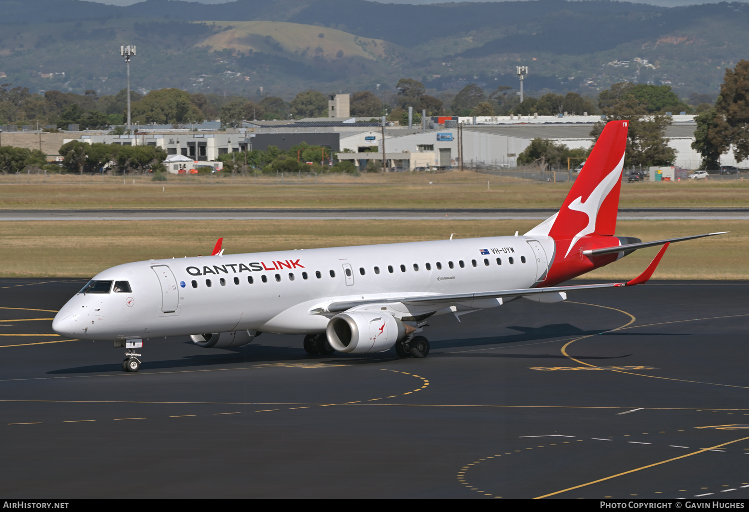 Aircraft Photo of VH-UYW | Embraer 190AR (ERJ-190-100IGW) | QantasLink | AirHistory.net #613857