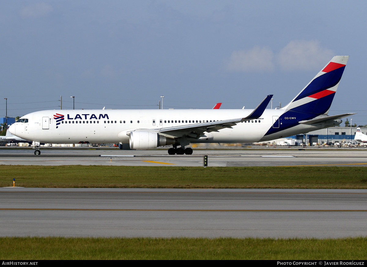 Aircraft Photo of CC-CWV | Boeing 767-316/ER | LATAM Airlines | AirHistory.net #614125