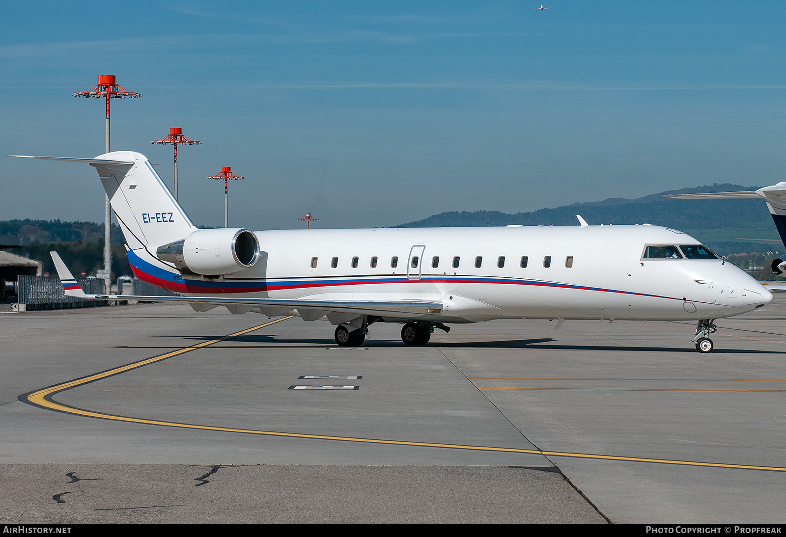 Aircraft Photo of EI-EEZ | Bombardier Challenger 850 (CRJ-200SE/CL-600-2B19) | AirHistory.net #614417