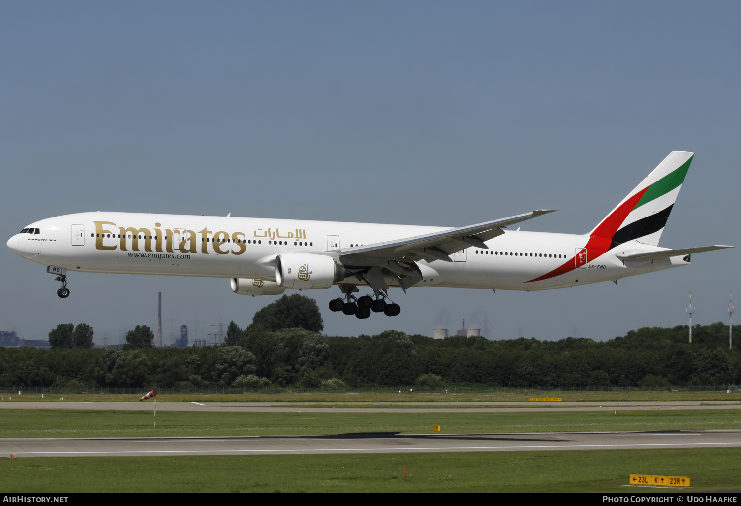 Aircraft Photo of A6-EMO | Boeing 777-31H | Emirates | AirHistory.net #614436