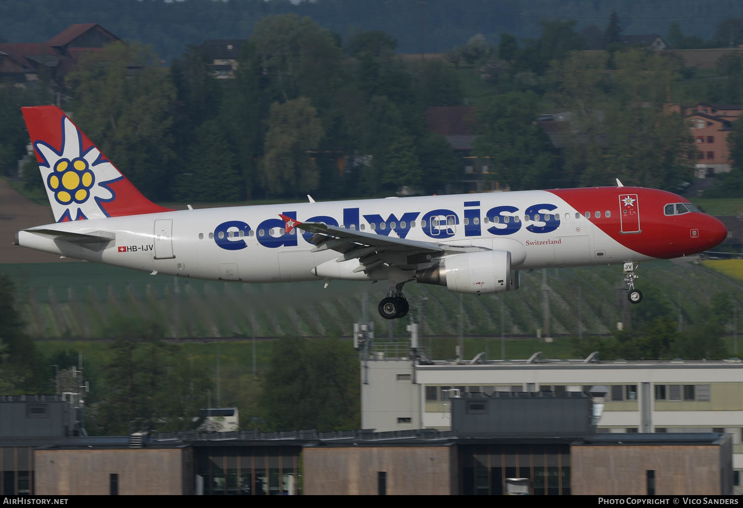 Aircraft Photo of HB-IJV | Airbus A320-214 | Edelweiss Air | AirHistory.net #614585