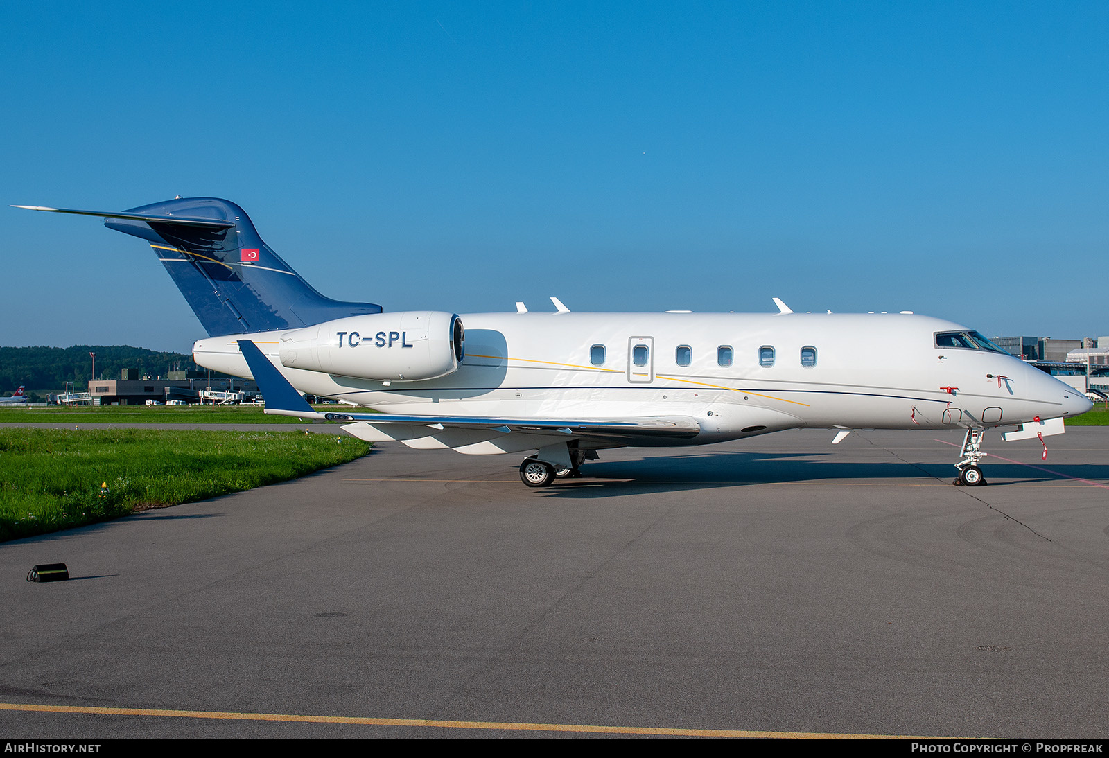 Aircraft Photo of TC-SPL | Bombardier Challenger 300 (BD-100-1A10) | AirHistory.net #614716