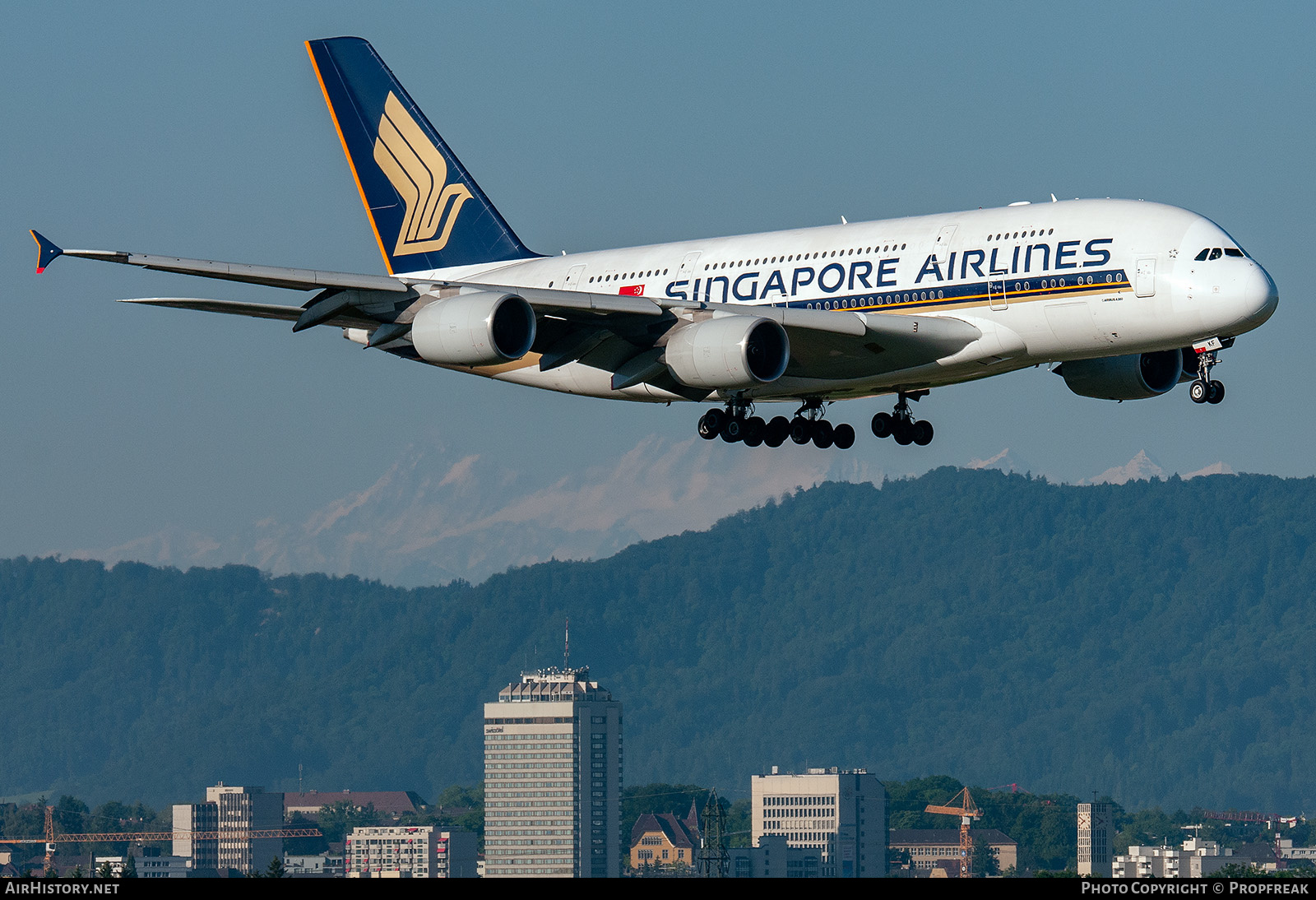 Aircraft Photo of 9V-SKF | Airbus A380-841 | Singapore Airlines | AirHistory.net #614752