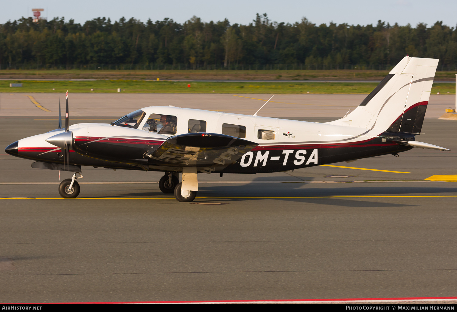 Aircraft Photo of OM-TSA | Piper PA-34-220T Seneca V | AirHistory.net #614824