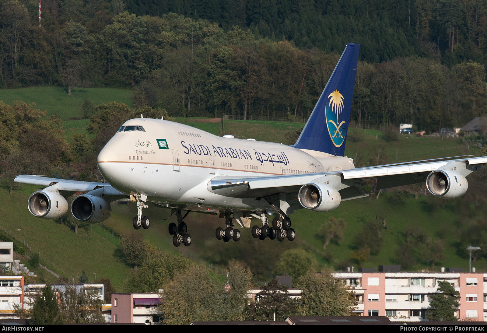 Aircraft Photo of HZ-HM1B | Boeing 747SP-68 | Saudi Arabian Government | AirHistory.net #615002