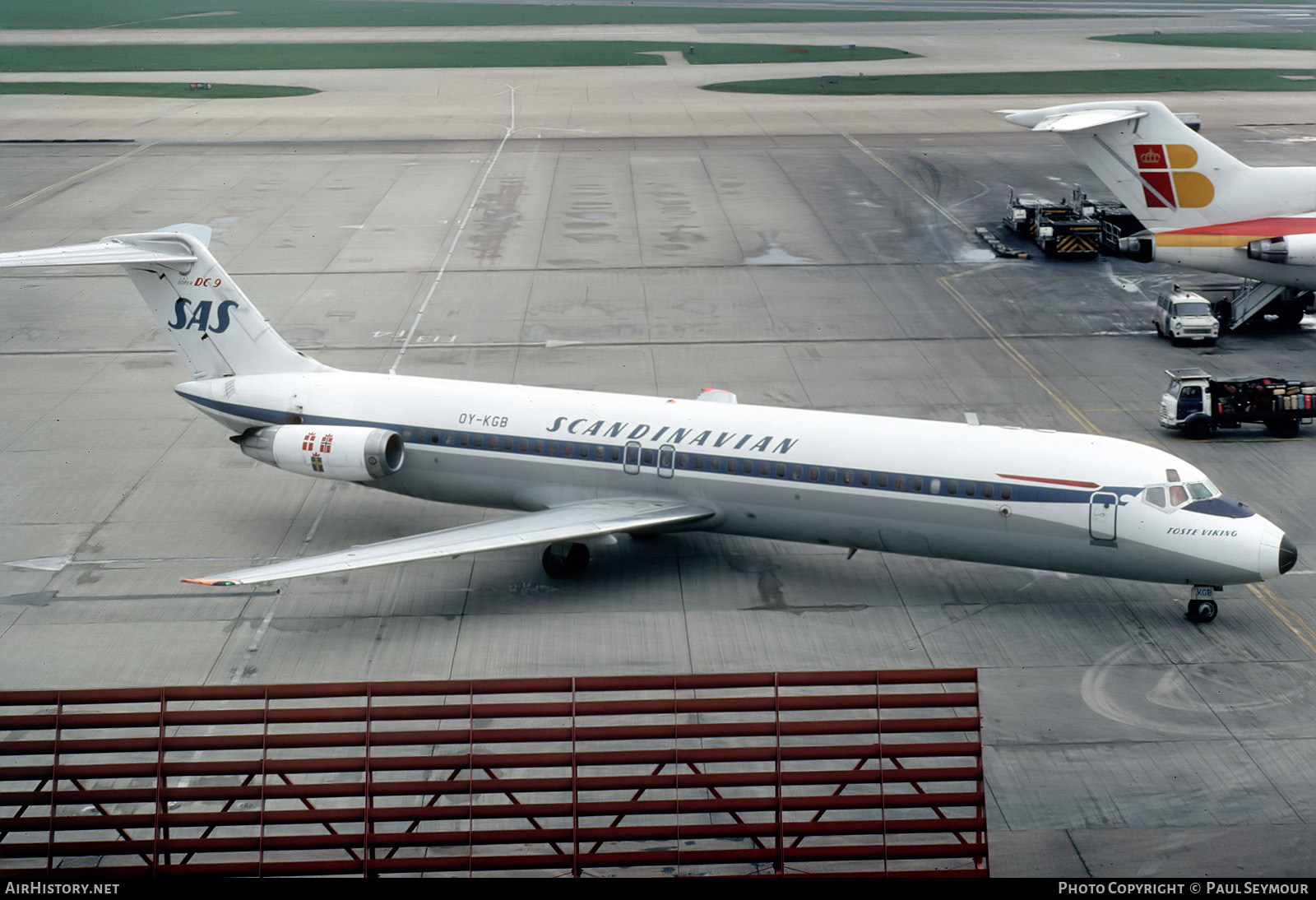 Aircraft Photo of OY-KGB | McDonnell Douglas DC-9-41 | Scandinavian Airlines - SAS | AirHistory.net #615010