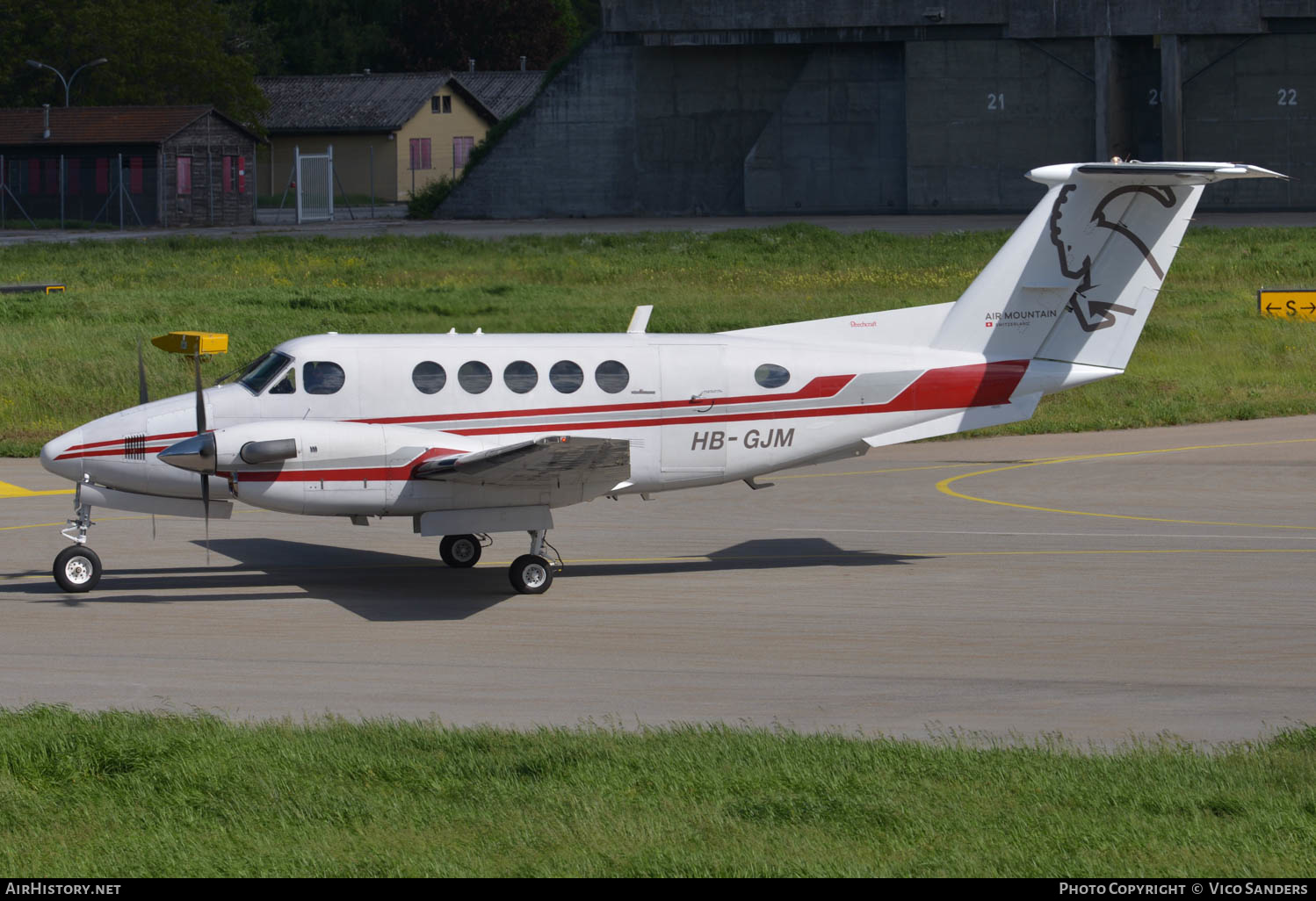 Aircraft Photo of HB-GJM | Beech 200 Super King Air | Air Mountain | AirHistory.net #615183