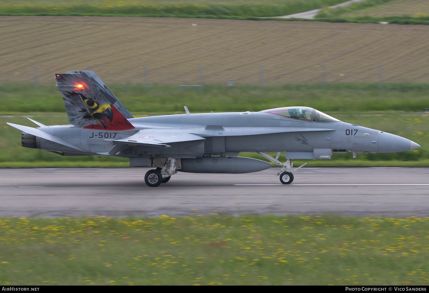 Aircraft Photo of J-5017 | McDonnell Douglas F/A-18C Hornet | Switzerland - Air Force | AirHistory.net #615320