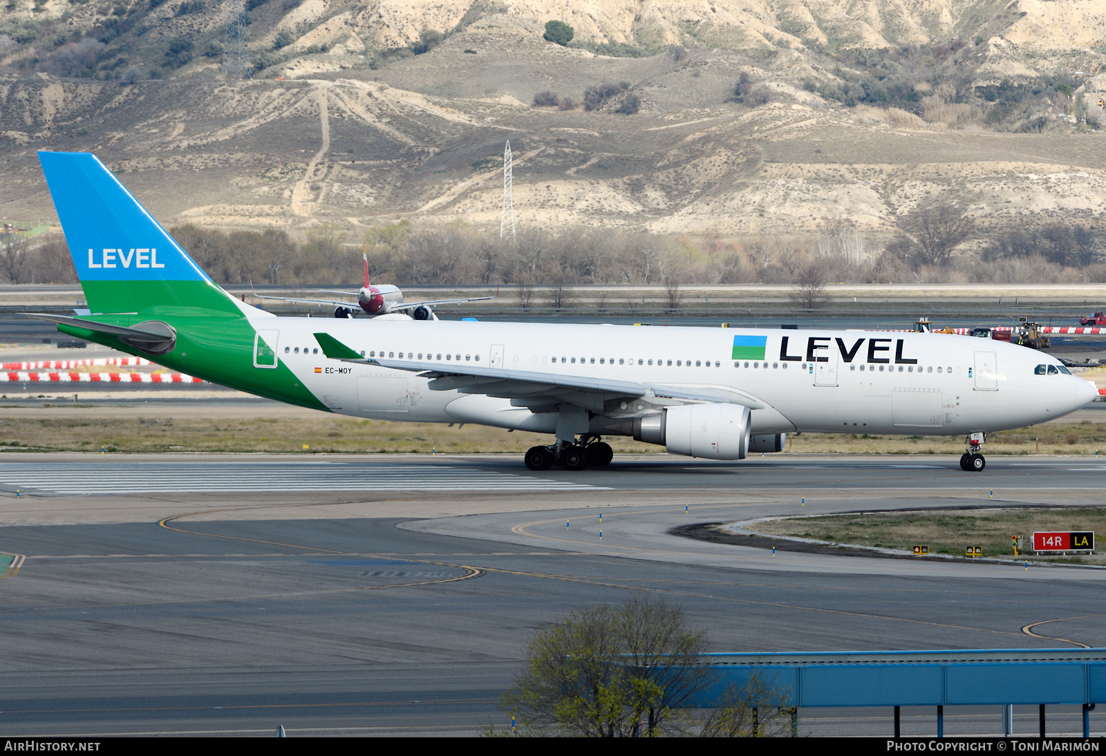 Aircraft Photo of EC-MOY | Airbus A330-202 | Level | AirHistory.net #615553
