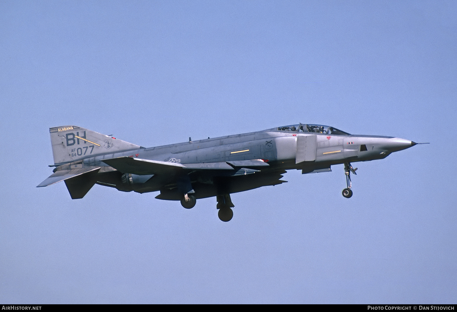 Aircraft Photo of 64-1077 / AF64-077 | McDonnell RF-4C Phantom II | USA - Air Force | AirHistory.net #615760