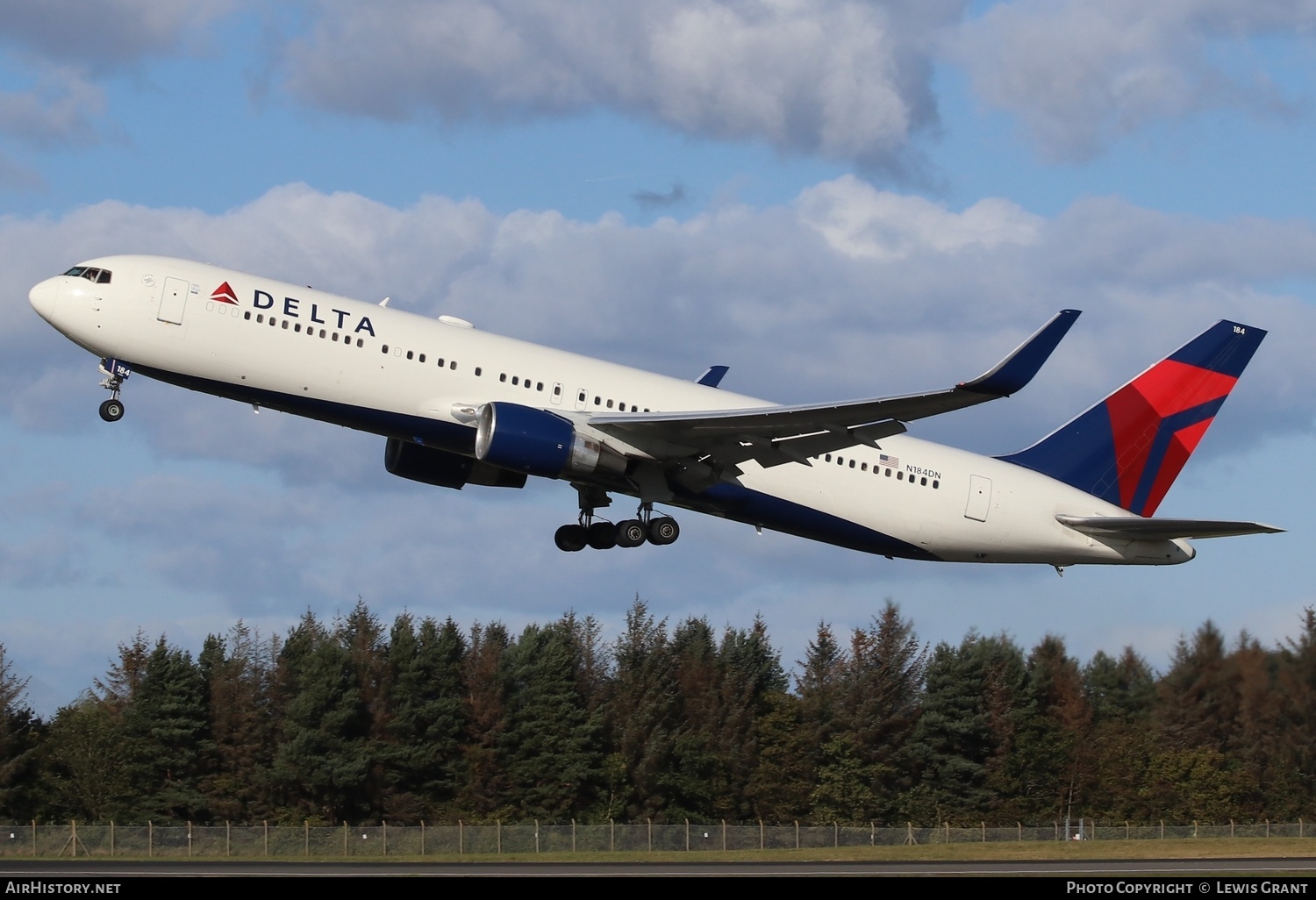 Aircraft Photo of N184DN | Boeing 767-332/ER | Delta Air Lines | AirHistory.net #616065