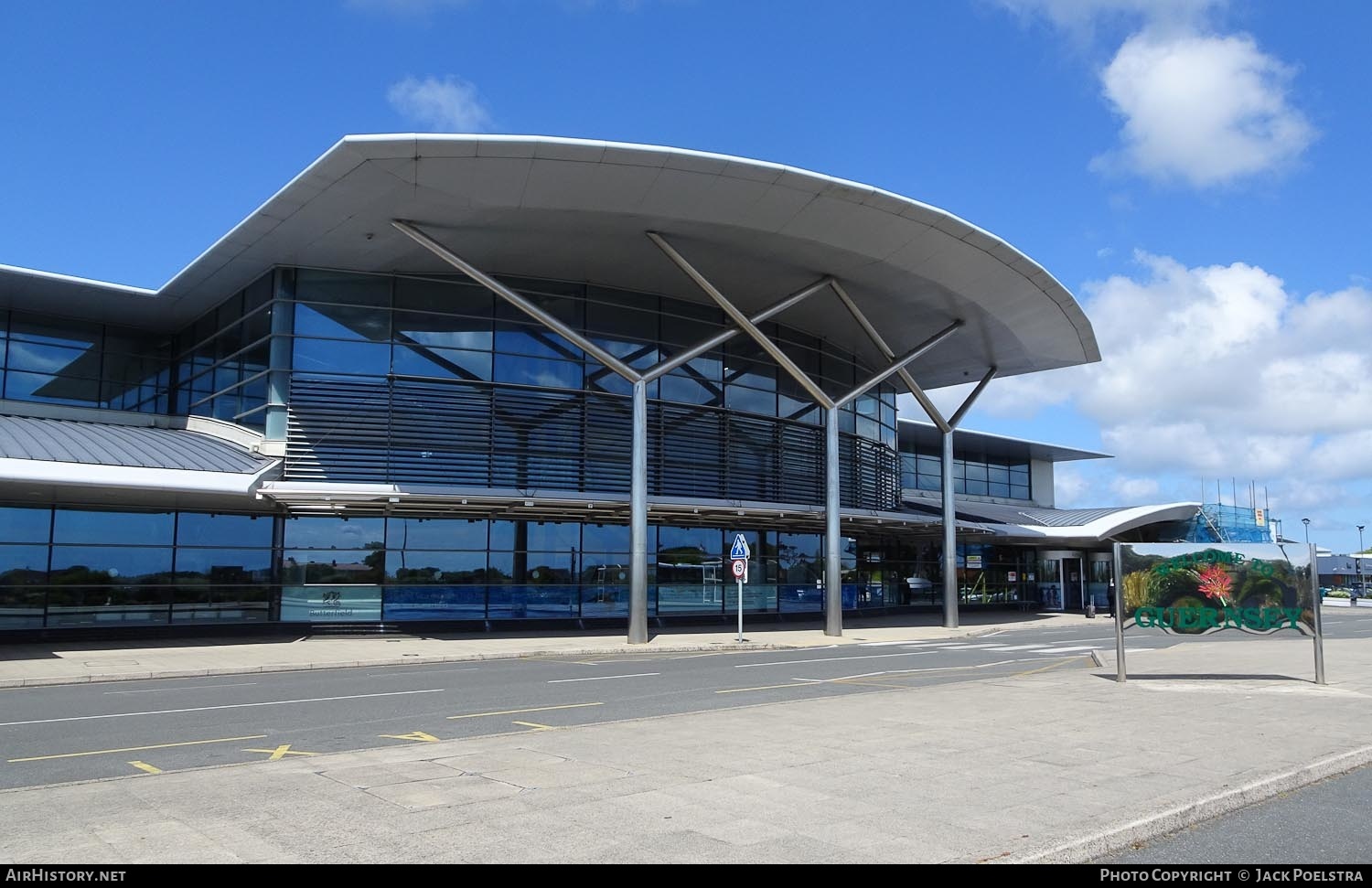 Airport photo of Guernsey (EGJB / GCI) in Guernsey | AirHistory.net #616202