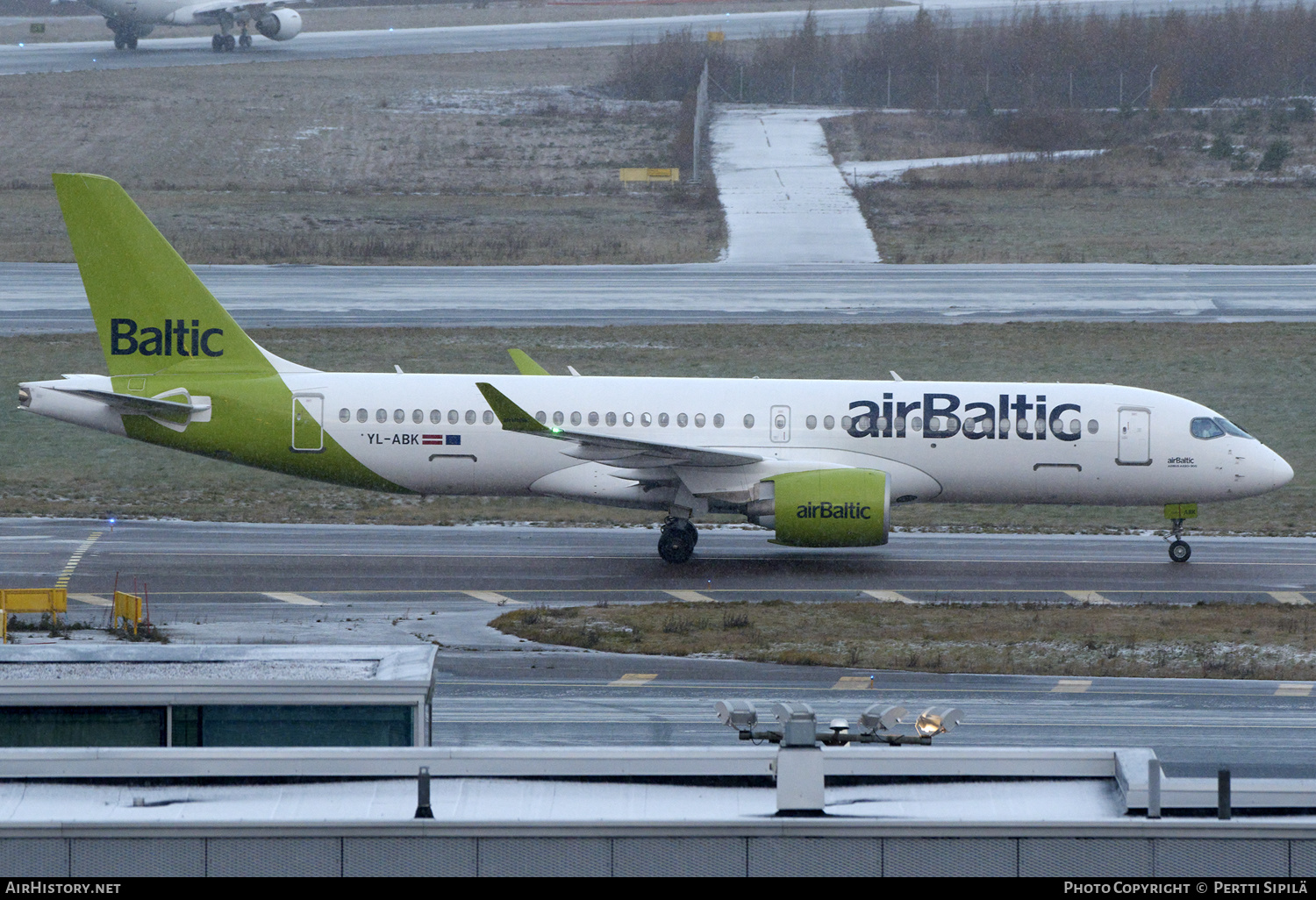 Aircraft Photo of YL-ABK | Airbus A220-371 (BD-500-1A11) | AirBaltic | AirHistory.net #616346