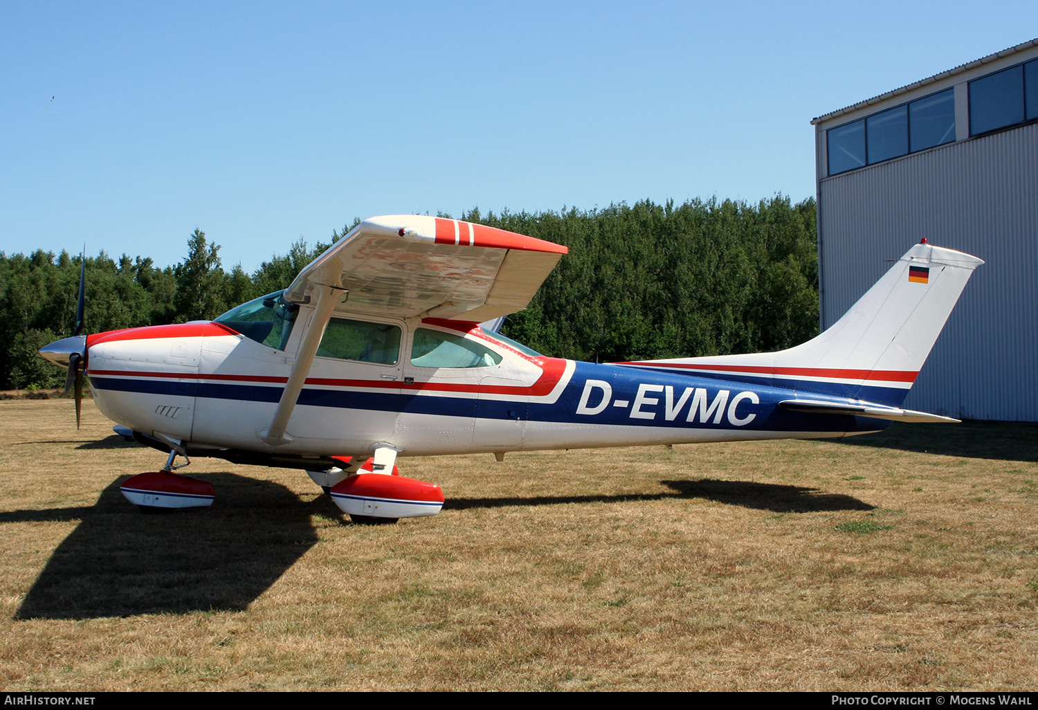 Aircraft Photo of D-EVMC | Cessna 182P Skylane | AirHistory.net #616370