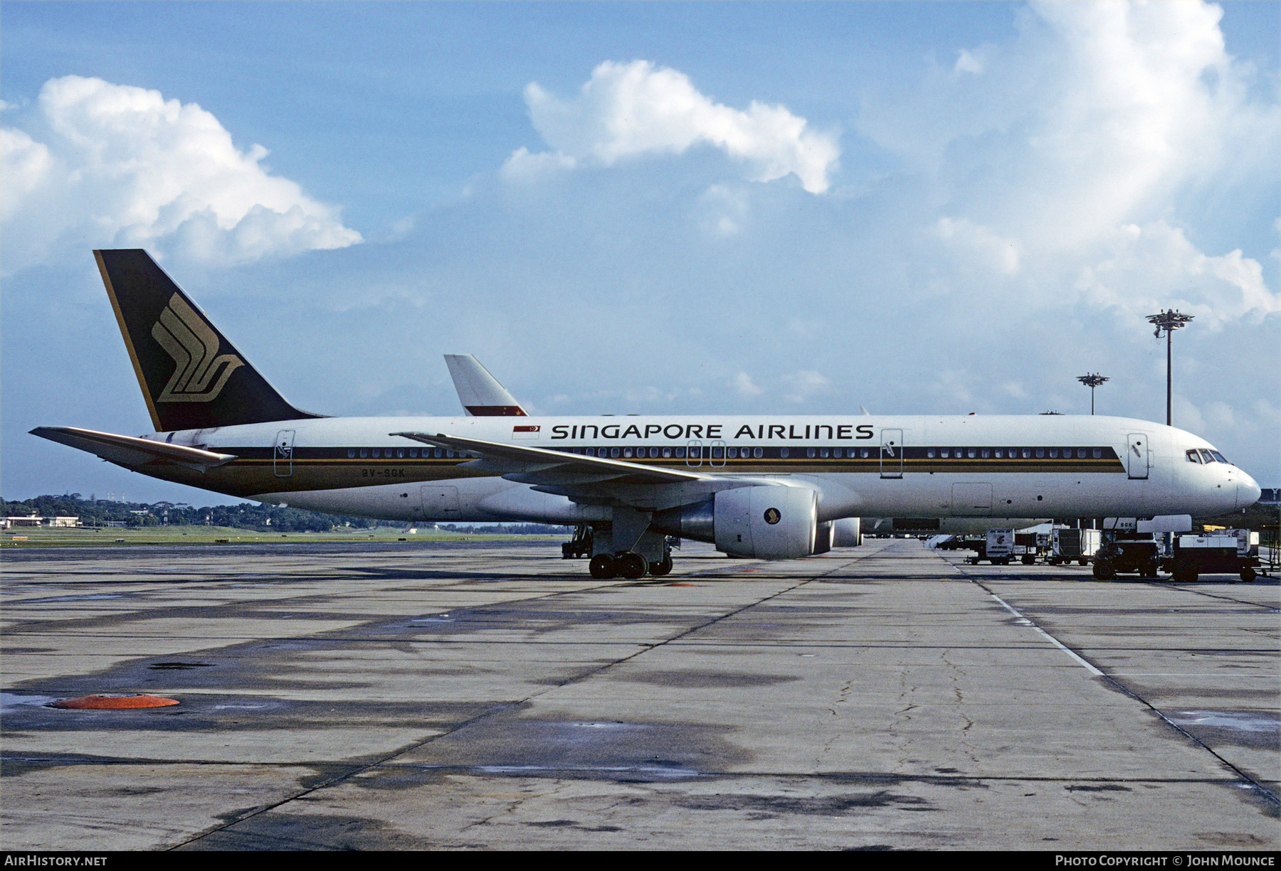 Aircraft Photo of 9V-SGK | Boeing 757-212 | Singapore Airlines | AirHistory.net #616430