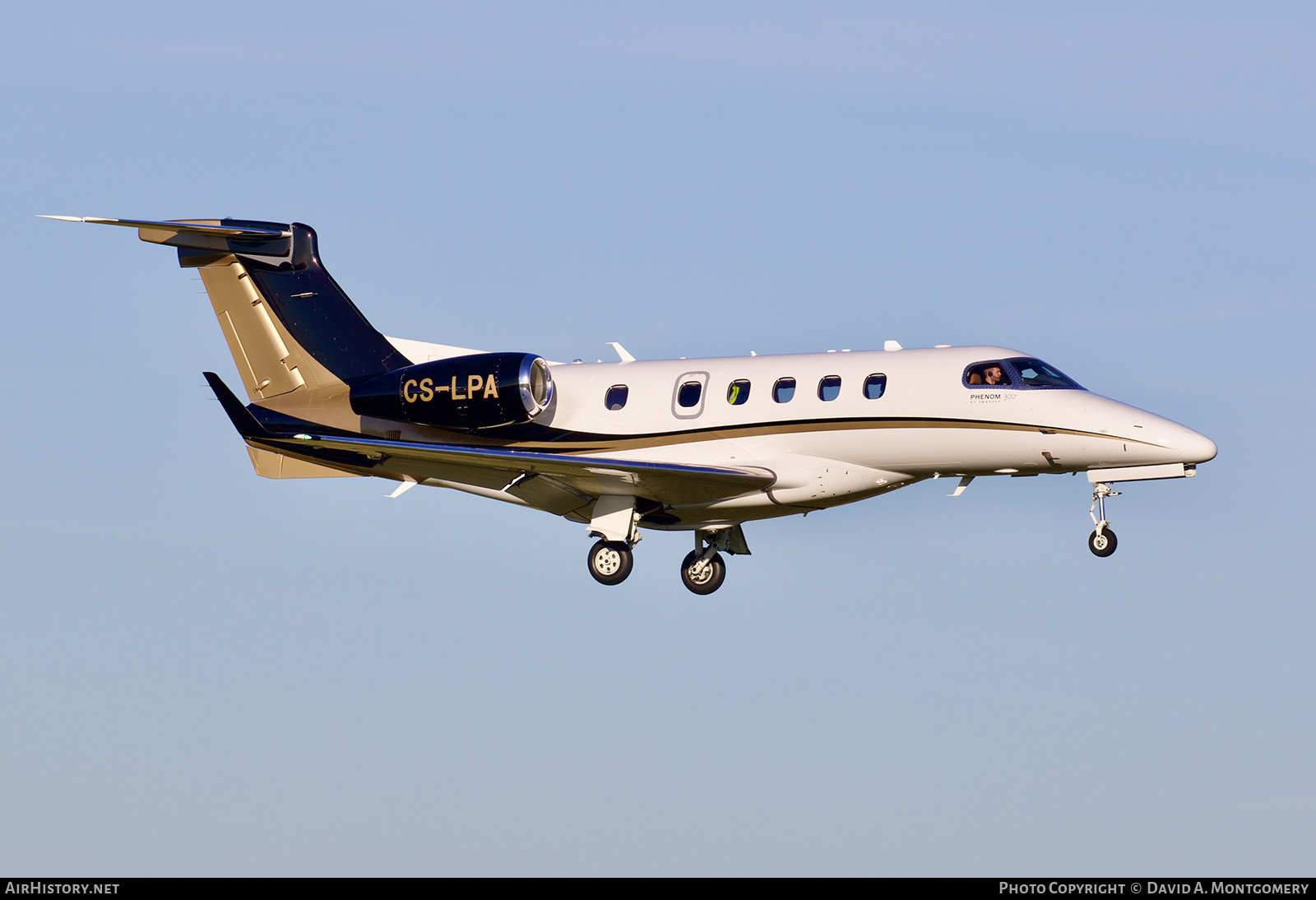 Aircraft Photo of CS-LPA | Embraer EMB-505 Phenom 300 | AirHistory.net #616576