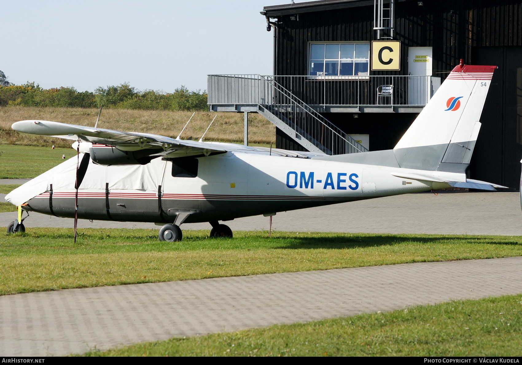 Aircraft Photo of OM-AES | Partenavia P-68B Victor | Stanley Air | AirHistory.net #616637