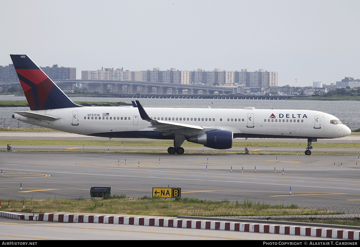 Aircraft Photo of N721TW | Boeing 757-231 | Delta Air Lines | AirHistory.net #617028