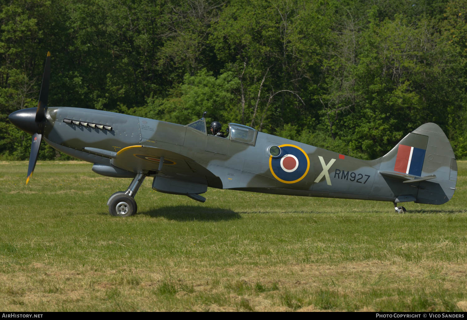 Aircraft Photo of G-SXIV / RM927 | Supermarine 379 Spitfire FR14E | UK - Air Force | AirHistory.net #617193