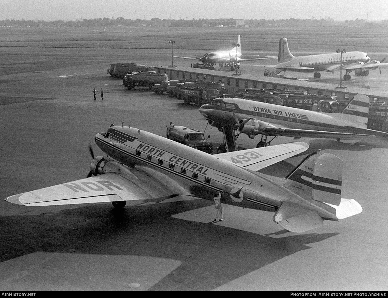 Aircraft Photo of N14931 | Douglas DC-3-209B | North Central Airlines | AirHistory.net #617223