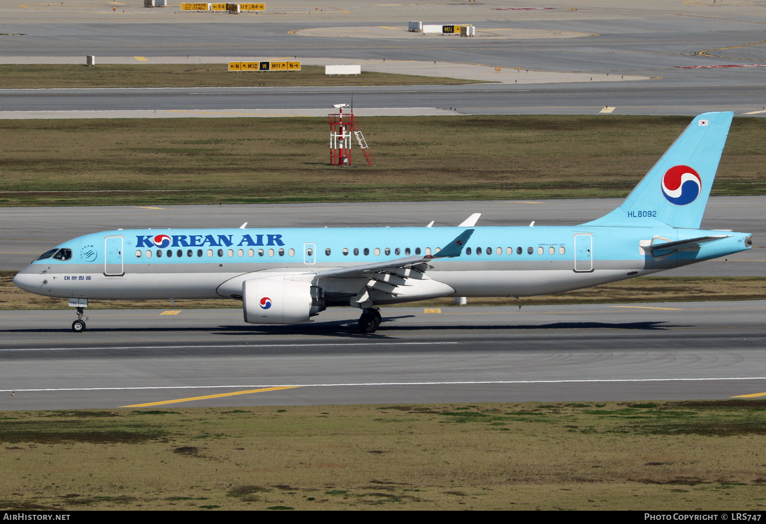 Aircraft Photo of HL8092 | Bombardier CSeries CS300 (BD-500-1A11) | Korean Air | AirHistory.net #617297